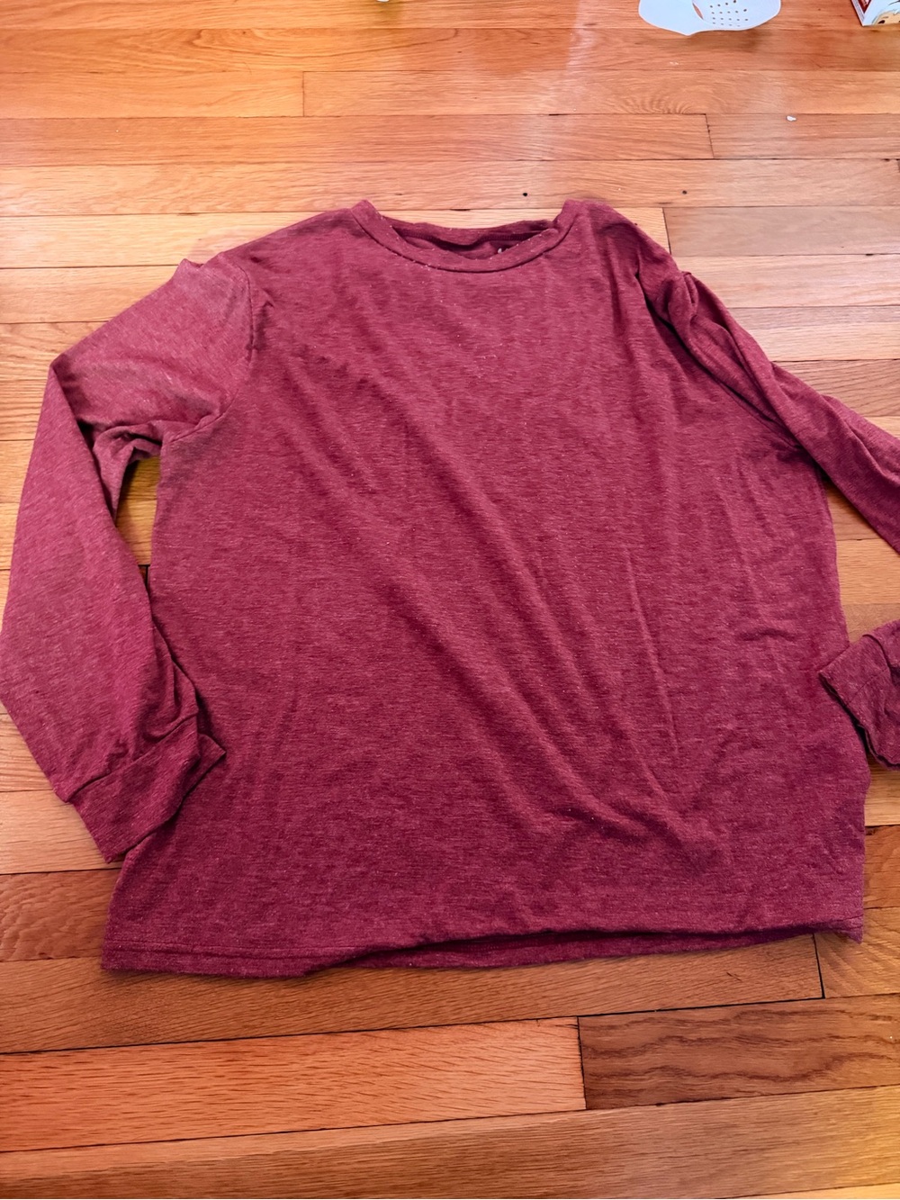 Women's Long-Sleeve Crewneck Shirt - Burgundy